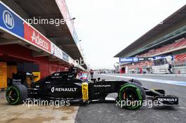 Jolyon Palmer (GBR) Renault Sport F1 Team RS16  leaves the pits. 22.02.2016. Formula One Testing, Day One, Barcelona, Spain. Monday.