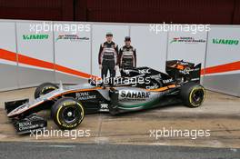 (L to R): Nico Hulkenberg (GER) Sahara Force India F1 with team mate and the Sahara Force India F1 VJM09. 22.02.2016. Formula One Testing, Day One, Barcelona, Spain. Monday.