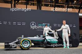 Nico Rosberg (GER) Mercedes AMG F1 and team mate Lewis Hamilton (GBR) Mercedes AMG F1 unveil the Mercedes AMG F1 W07 Hybrid. 22.02.2016. Formula One Testing, Day One, Barcelona, Spain. Monday.