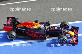 Daniel Ricciardo (AUS) Red Bull Racing RB12. 22.02.2016. Formula One Testing, Day One, Barcelona, Spain. Monday.