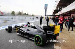 Jolyon Palmer (GBR) Renault Sport F1 Team R16  leaves the pits. 22.02.2016. Formula One Testing, Day One, Barcelona, Spain. Monday.