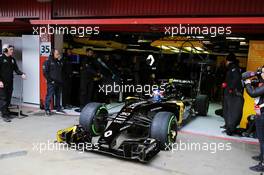 Jolyon Palmer (GBR) Renault Sport F1 Team R16  leaves the pits. 22.02.2016. Formula One Testing, Day One, Barcelona, Spain. Monday.