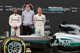 (L to R): Lewis Hamilton (GBR) Mercedes AMG F1 with Toto Wolff (GER) Mercedes AMG F1 Shareholder and Executive Director and Nico Rosberg (GER) Mercedes AMG F1 with the Mercedes AMG F1 W07 Hybrid. 22.02.2016. Formula One Testing, Day One, Barcelona, Spain. Monday.