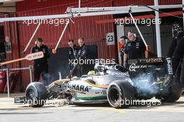 Sergio Perez (MEX) Sahara Force India F1 VJM09 in the pits. 23.02.2016. Formula One Testing, Day Two, Barcelona, Spain. Tuesday.