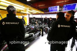 Nick Chester (GBR), Technical Director, Renault Sport F1 Team  and Frederic Vasseur (FRA), Renault Sport F1 Team, Racing Director  23.02.2016. Formula One Testing, Day Two, Barcelona, Spain. Tuesday.