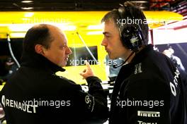 Nick Chester (GBR), Technical Director, Renault Sport F1 Team and Frederic Vasseur (FRA), Renault Sport F1 Team, Racing Director  23.02.2016. Formula One Testing, Day Two, Barcelona, Spain. Tuesday.