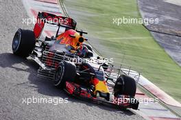 Daniil Kvyat (RUS) Red Bull Racing RB12 running sensor equipment. 24.02.2016. Formula One Testing, Day Three, Barcelona, Spain. Wednesday.