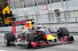 Daniil Kvyat (RUS) Red Bull Racing RB12 running sensor equipment. 24.02.2016. Formula One Testing, Day Three, Barcelona, Spain. Wednesday.