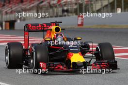 Daniil Kvyat (RUS) Red Bull Racing RB12. 24.02.2016. Formula One Testing, Day Three, Barcelona, Spain. Wednesday.