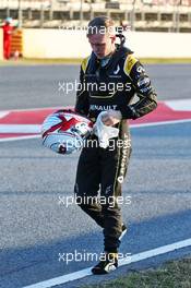 Kevin Magnussen (DEN) Renault Sport F1 Team stops at the pit lane exit. 24.02.2016. Formula One Testing, Day Three, Barcelona, Spain. Wednesday.