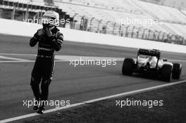 Kevin Magnussen (DEN) Renault Sport F1 Team RS16 stops at the pit lane exit. 24.02.2016. Formula One Testing, Day Three, Barcelona, Spain. Wednesday.