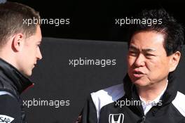 (L to R): Stoffel Vandoorne (BEL) McLaren Test and Reserve Driver with Yasuhisa Arai (JPN) Honda Motorsport Chief Officer. 04.03.2016. Formula One Testing, Day Four, Barcelona, Spain. Friday.