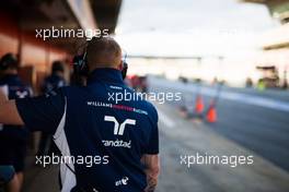 Williams mechanic. 03.03.2016. Formula One Testing, Day Three, Barcelona, Spain. Thursday.