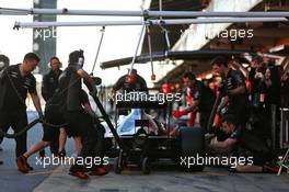 Nico Hulkenberg (GER) Sahara Force India F1 VJM09 practices a pit stop. 03.03.2016. Formula One Testing, Day Three, Barcelona, Spain. Thursday.