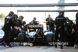 Jolyon Palmer (GBR) Renault Sport F1 Team RS16 practices a pit stop. 03.03.2016. Formula One Testing, Day Three, Barcelona, Spain. Thursday.
