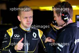 Kevin Magnussen (DEN), Renault Sport F1 Team and Chris Richards (GBR), Renault Sport F1 Team.   01.03.2016. Formula One Testing, Day One, Barcelona, Spain. Tuesday.