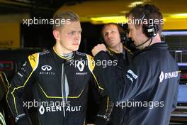 Kevin Magnussen (DEN), Renault Sport F1 Team and Chris Richards (GBR), Renault Sport F1 Team.   01.03.2016. Formula One Testing, Day One, Barcelona, Spain. Tuesday.