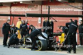 Kevin Magnussen (DEN) Renault Sport F1 Team RS16 in the pits. 01.03.2016. Formula One Testing, Day One, Barcelona, Spain. Tuesday.