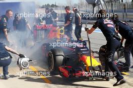 Daniil Kvyat (RUS) Red Bull Racing RB12 with smoke at the rear wheel. 01.03.2016. Formula One Testing, Day One, Barcelona, Spain. Tuesday.