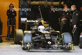 Kevin Magnussen (DEN) Renault Sport F1 Team RS16 leaves the pits. 01.03.2016. Formula One Testing, Day One, Barcelona, Spain. Tuesday.