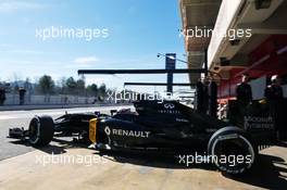 Kevin Magnussen (DEN) Renault Sport F1 Team RS16 leaves the pits. 01.03.2016. Formula One Testing, Day One, Barcelona, Spain. Tuesday.