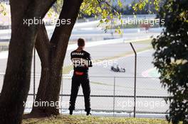 Nico Hulkenberg (GER) Sahara Force India F1 watches the action. 02.03.2016. Formula One Testing, Day Two, Barcelona, Spain. Wednesday.