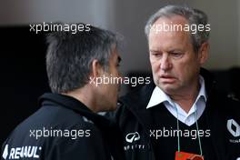 Jerome Stoll (FRA) Renault Sport F1 President  and Nick Chester (GBR), Technical Director, Renault Sport F1 Team   02.03.2016. Formula One Testing, Day Two, Barcelona, Spain. Wednesday.