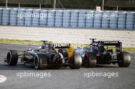 (L to R): Kevin Magnussen (DEN) Renault Sport F1 Team RS16 and Sergio Perez (MEX) Sahara Force India F1 VJM09. 02.03.2016. Formula One Testing, Day Two, Barcelona, Spain. Wednesday.