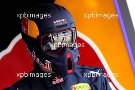 Red Bull Racing mechanic 02.03.2016. Formula One Testing, Day Two, Barcelona, Spain. Wednesday.