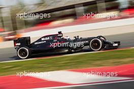Jenson Button (GBR) McLaren MP4-31. 02.03.2016. Formula One Testing, Day Two, Barcelona, Spain. Wednesday.
