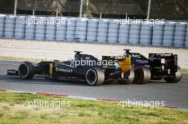 (L to R): Kevin Magnussen (DEN) Renault Sport F1 Team RS16 and Sergio Perez (MEX) Sahara Force India F1 VJM09. 02.03.2016. Formula One Testing, Day Two, Barcelona, Spain. Wednesday.