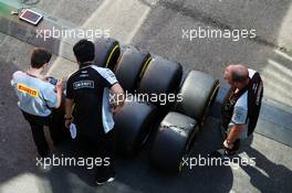 Pirelli tyre technician with Sahara Force India F1 Team mechanics. 26.08.2016. Formula 1 World Championship, Rd 13, Belgian Grand Prix, Spa Francorchamps, Belgium, Practice Day.