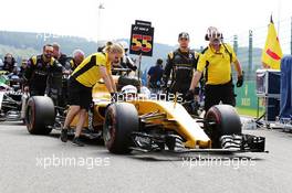 Kevin Magnussen (DEN) Renault Sport F1 Team RS16 on the grid. 28.08.2016. Formula 1 World Championship, Rd 13, Belgian Grand Prix, Spa Francorchamps, Belgium, Race Day.