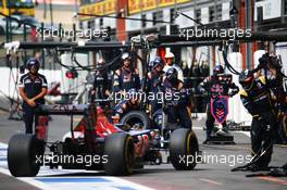 Daniil Kvyat (RUS) Scuderia Toro Rosso STR11 makes a pit stop. 28.08.2016. Formula 1 World Championship, Rd 13, Belgian Grand Prix, Spa Francorchamps, Belgium, Race Day.