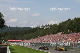 Jolyon Palmer (GBR) Renault Sport F1 Team RS16 at the start of the race. 28.08.2016. Formula 1 World Championship, Rd 13, Belgian Grand Prix, Spa Francorchamps, Belgium, Race Day.