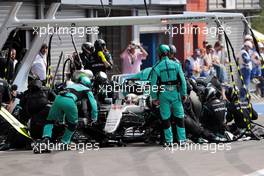 Lewis Hamilton (GBR) Mercedes AMG F1 W07 Hybrid makes a pit stop. 28.08.2016. Formula 1 World Championship, Rd 13, Belgian Grand Prix, Spa Francorchamps, Belgium, Race Day.