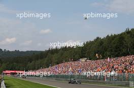 Nico Rosberg (GER) Mercedes AMG F1 W07 Hybrid leads at the start of the race. 28.08.2016. Formula 1 World Championship, Rd 13, Belgian Grand Prix, Spa Francorchamps, Belgium, Race Day.