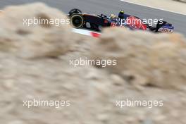 Carlos Sainz (ESP), Scuderia Toro Rosso  01.04.2016. Formula 1 World Championship, Rd 2, Bahrain Grand Prix, Sakhir, Bahrain, Practice Day