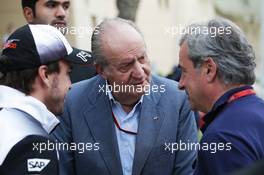 (L to R): Fernando Alonso (ESP) McLaren with Former Spanish King Juan Carlos and Carlos Sainz (ESP). 01.04.2016. Formula 1 World Championship, Rd 2, Bahrain Grand Prix, Sakhir, Bahrain, Practice Day