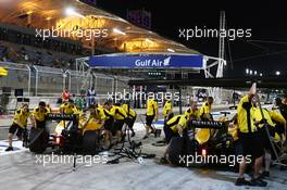 Kevin Magnussen (DEN) Renault Sport F1 Team RS16 and Jolyon Palmer (GBR) Renault Sport F1 Team RS16 in the pits. 01.04.2016. Formula 1 World Championship, Rd 2, Bahrain Grand Prix, Sakhir, Bahrain, Practice Day