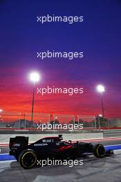 Stoffel Vandoorne (BEL) McLaren MP4-31. 01.04.2016. Formula 1 World Championship, Rd 2, Bahrain Grand Prix, Sakhir, Bahrain, Practice Day