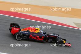 Daniel Ricciardo (AUS) Red Bull Racing RB12. 01.04.2016. Formula 1 World Championship, Rd 2, Bahrain Grand Prix, Sakhir, Bahrain, Practice Day