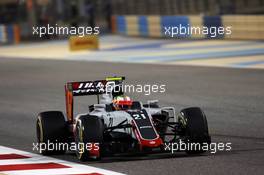 Esteban Gutierrez (MEX) Haas F1 Team VF-16. 01.04.2016. Formula 1 World Championship, Rd 2, Bahrain Grand Prix, Sakhir, Bahrain, Practice Day