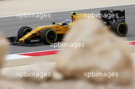 Jolyon Palmer (GBR) Renault Sport F1 Team RS16. 01.04.2016. Formula 1 World Championship, Rd 2, Bahrain Grand Prix, Sakhir, Bahrain, Practice Day