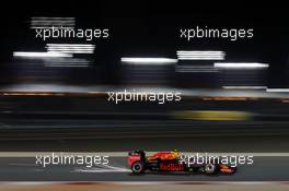 Daniil Kvyat (RUS) Red Bull Racing RB12 sends sparks flying. 01.04.2016. Formula 1 World Championship, Rd 2, Bahrain Grand Prix, Sakhir, Bahrain, Practice Day