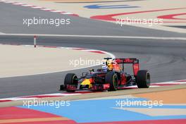 Daniel Ricciardo (AUS), Red Bull Racing  01.04.2016. Formula 1 World Championship, Rd 2, Bahrain Grand Prix, Sakhir, Bahrain, Practice Day