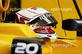 Kevin Magnussen (DEN) Renault Sport F1 Team RS16. 01.04.2016. Formula 1 World Championship, Rd 2, Bahrain Grand Prix, Sakhir, Bahrain, Practice Day