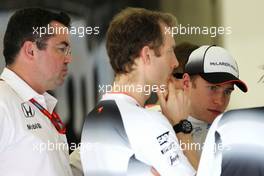 Eric Boullier (FRA), McLaren F1 Team  and Stoffel Vandoorne (BEL), McLaren F1 Team  01.04.2016. Formula 1 World Championship, Rd 2, Bahrain Grand Prix, Sakhir, Bahrain, Practice Day