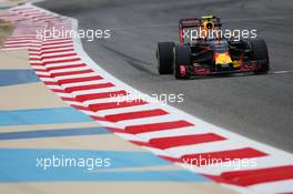 Daniil Kvyat (RUS) Red Bull Racing RB12. 01.04.2016. Formula 1 World Championship, Rd 2, Bahrain Grand Prix, Sakhir, Bahrain, Practice Day