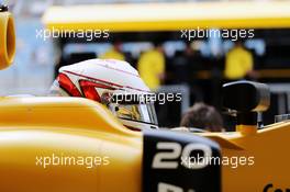 Kevin Magnussen (DEN) Renault Sport F1 Team RS16. 01.04.2016. Formula 1 World Championship, Rd 2, Bahrain Grand Prix, Sakhir, Bahrain, Practice Day